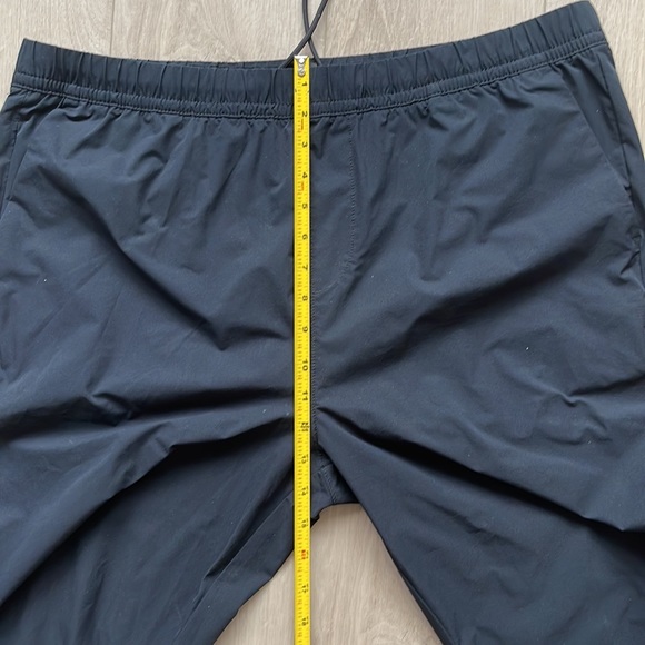 Banana Republic Men’s navy blue parachute pants. Pre-owned. Like new. Size XL - Picture 12 of 13